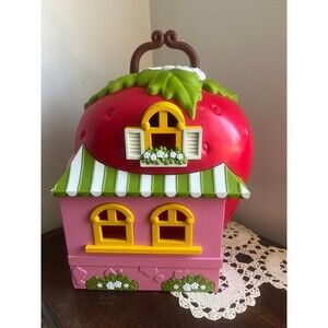 2015 Strawberry Shortcake Berry Happy Home Doll House Carry Playset